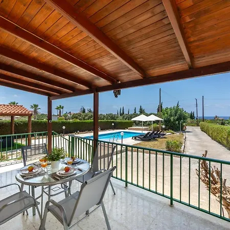 Sleeps 4 With Pool And Air Con Вилла Пейя
