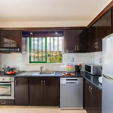 Sleeps 4 With Pool And Air Con *