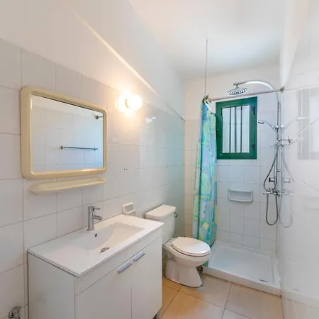 Willa Sleeps 4 With Pool And Air Con