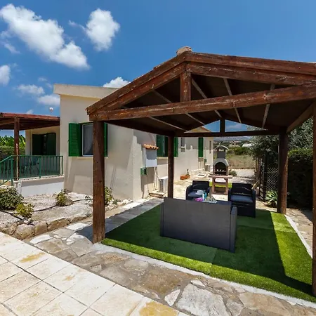 Sleeps 4 With Pool And Air Con Willa Peja