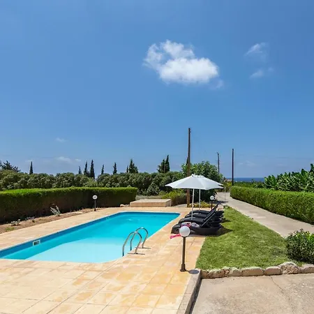 Sleeps 4 With Pool And Air Con *